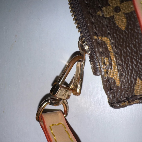 LV Neverfull Monogram Pochette Wristlet Pouch Clutch Good Condition - Picture 7 of 8